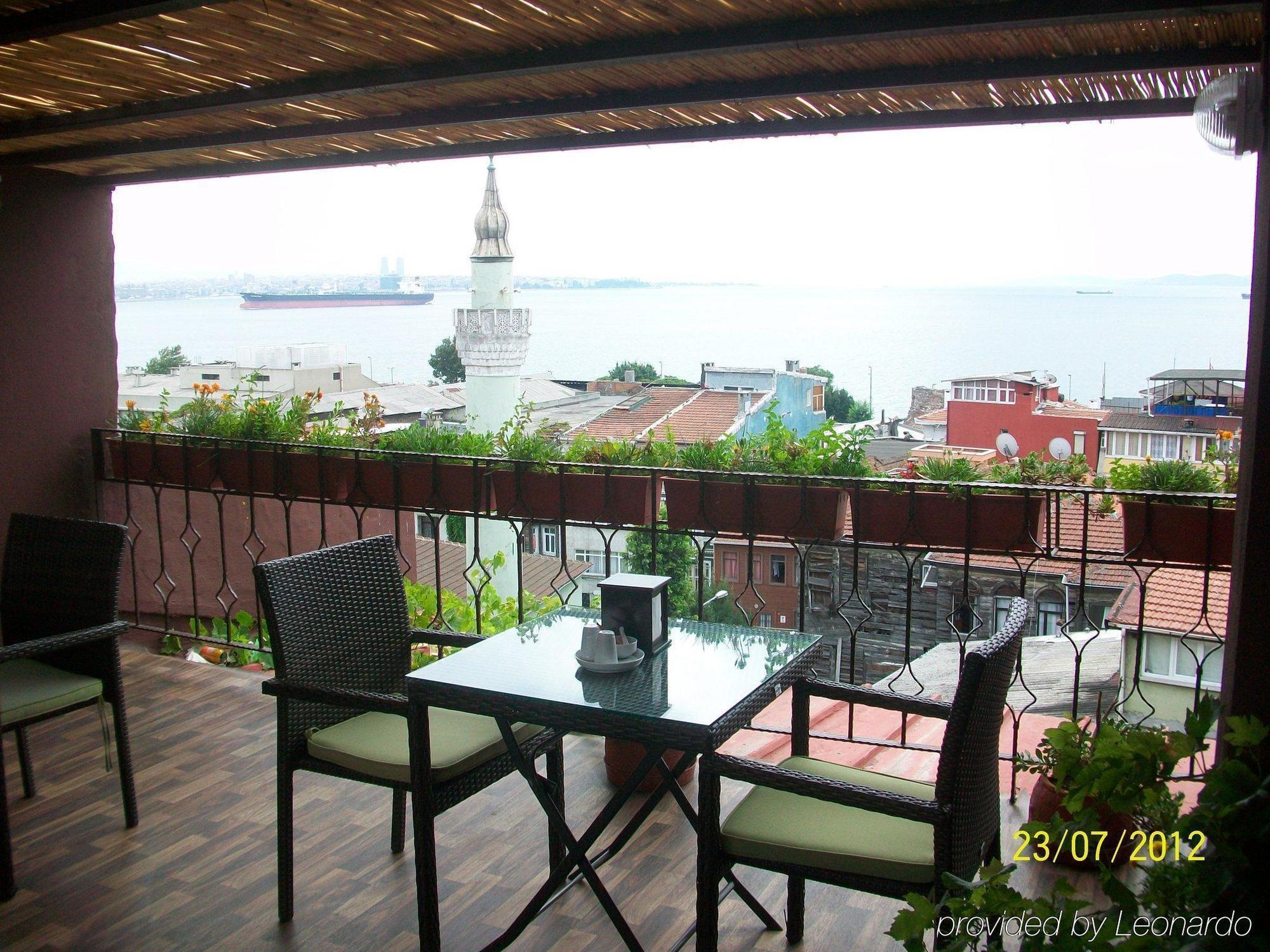 Naz Wooden House Inn Istanbul Exterior foto