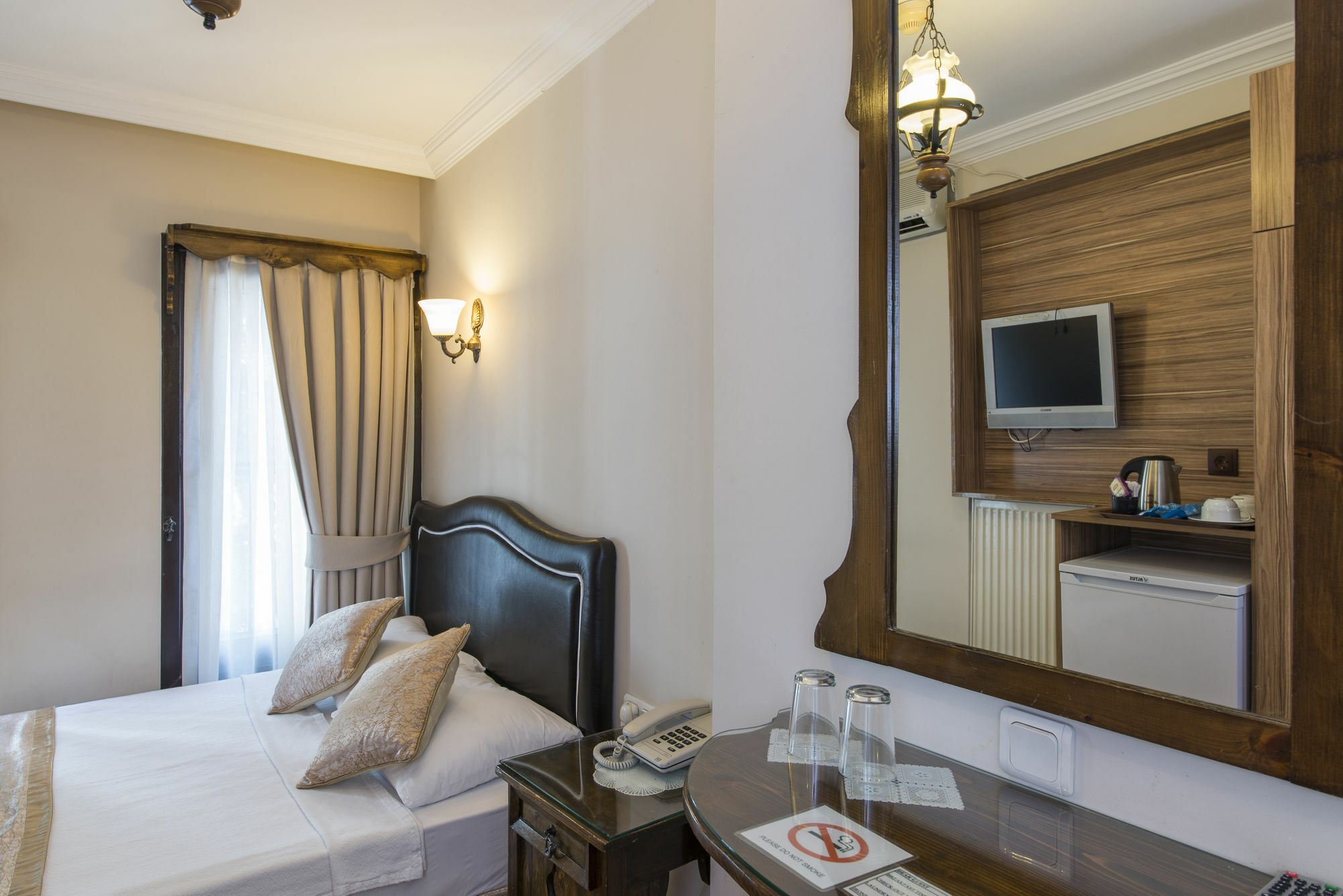 Naz Wooden House Inn Istanbul Exterior foto